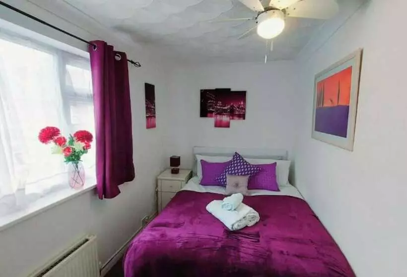 レジデンス Gilling Villa Remarkable 4 Bed House In Gillingham