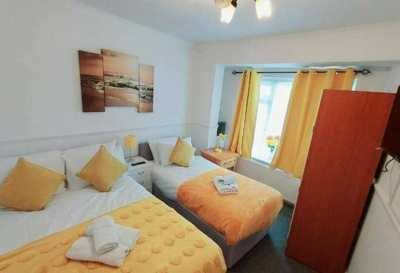 Residência Gilling Villa Remarkable 4 Bed House In Gillingham