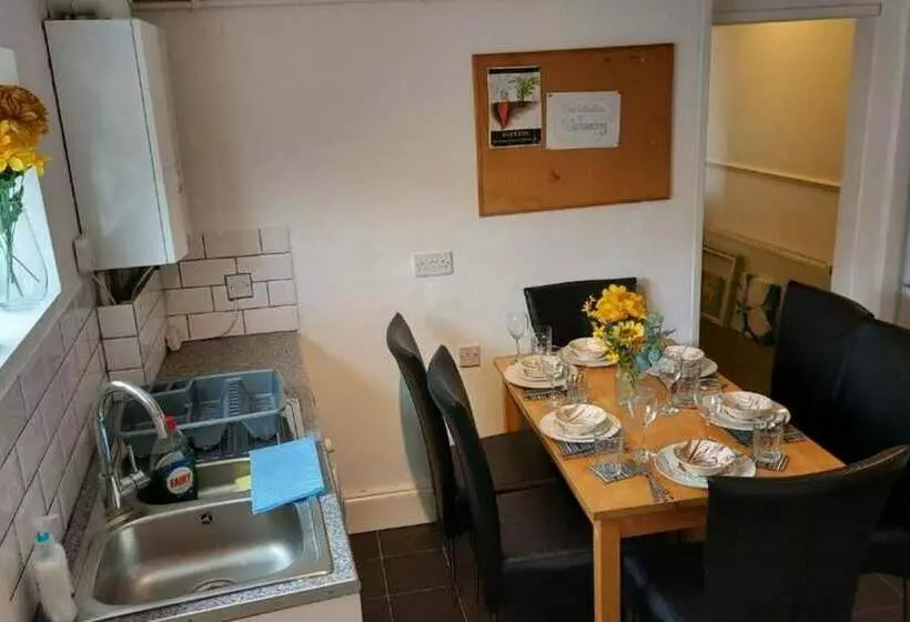 レジデンス Gilling Villa Remarkable 4 Bed House In Gillingham