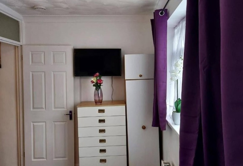 레지던스 Gilling Villa Remarkable 4 Bed House In Gillingham