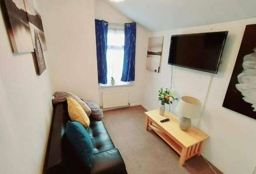 레지던스 Gilling Villa Remarkable 4 Bed House In Gillingham