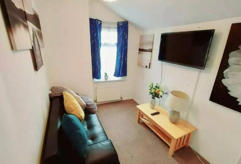 レジデンス Gilling Villa Remarkable 4 Bed House In Gillingham