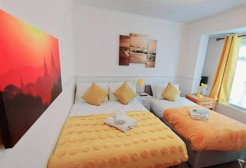 레지던스 Gilling Villa Remarkable 4 Bed House In Gillingham