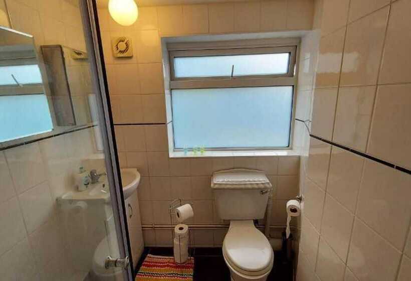 레지던스 Gilling Villa Remarkable 4 Bed House In Gillingham