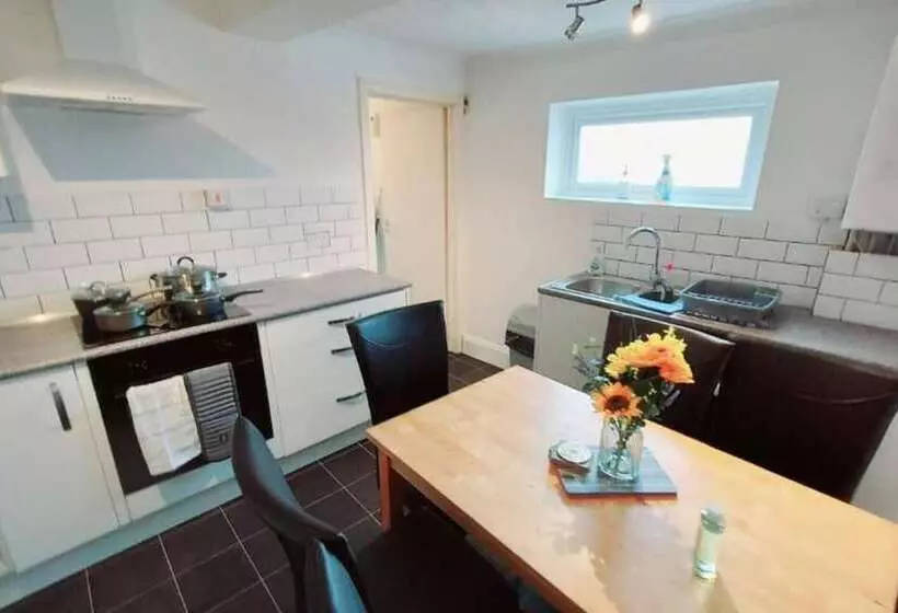 レジデンス Gilling Villa Remarkable 4 Bed House In Gillingham