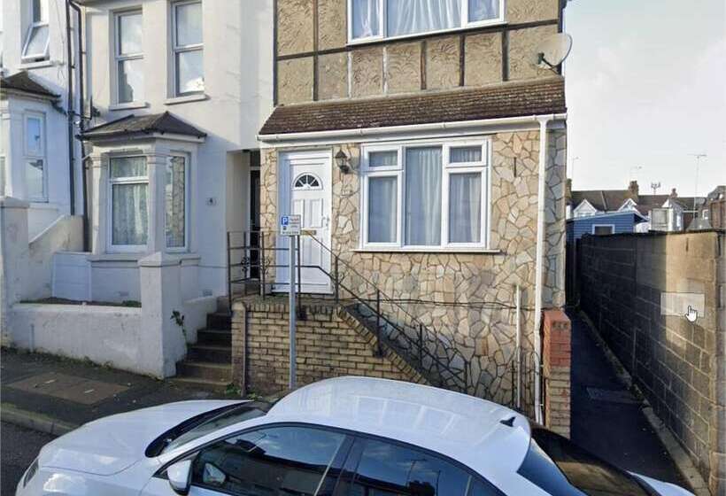 레지던스 Gilling Villa Remarkable 4 Bed House In Gillingham