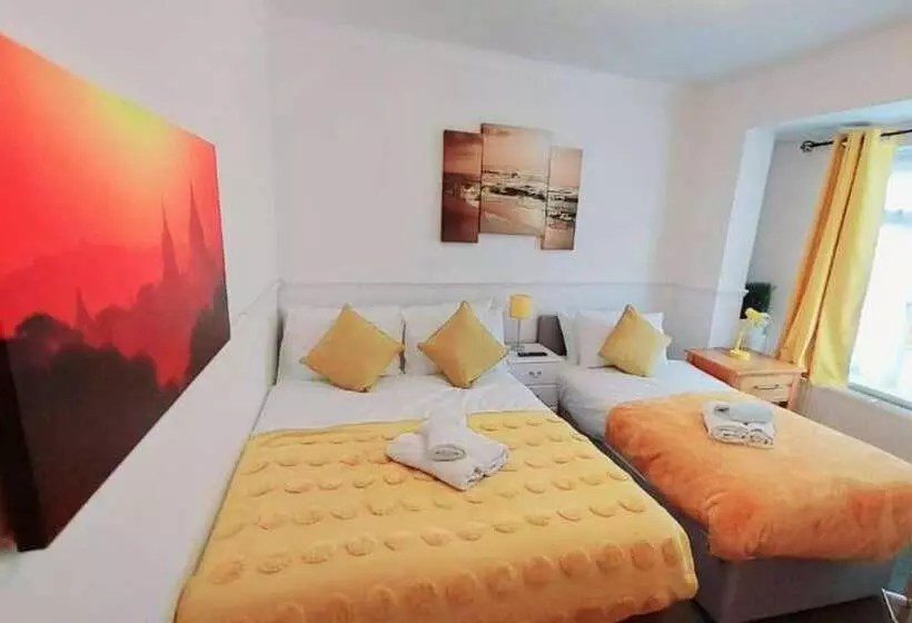 レジデンス Gilling Villa Remarkable 4 Bed House In Gillingham