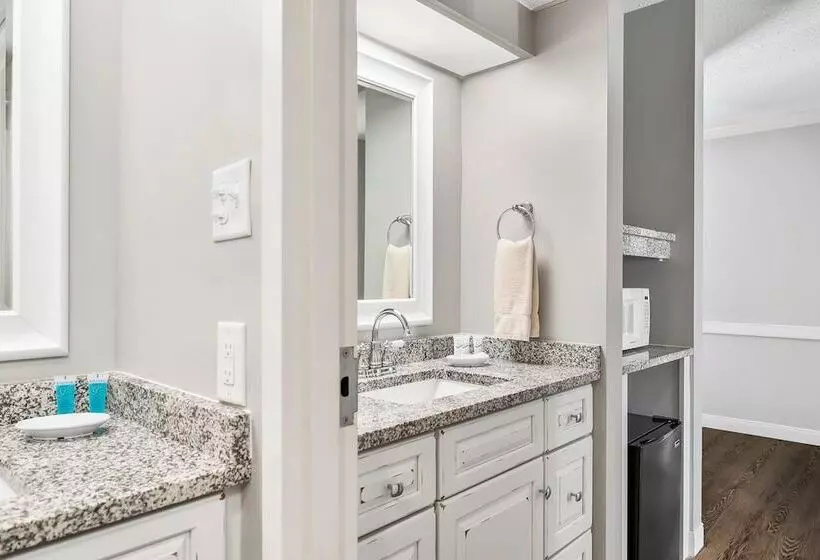 Majatalo First Floor Bay View Deluxe Suite