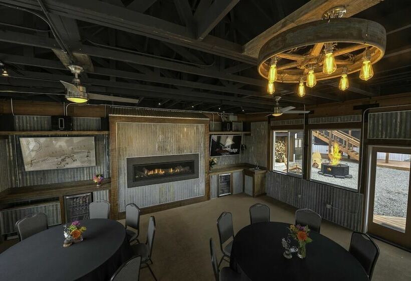 هتل The Cannery Lodge