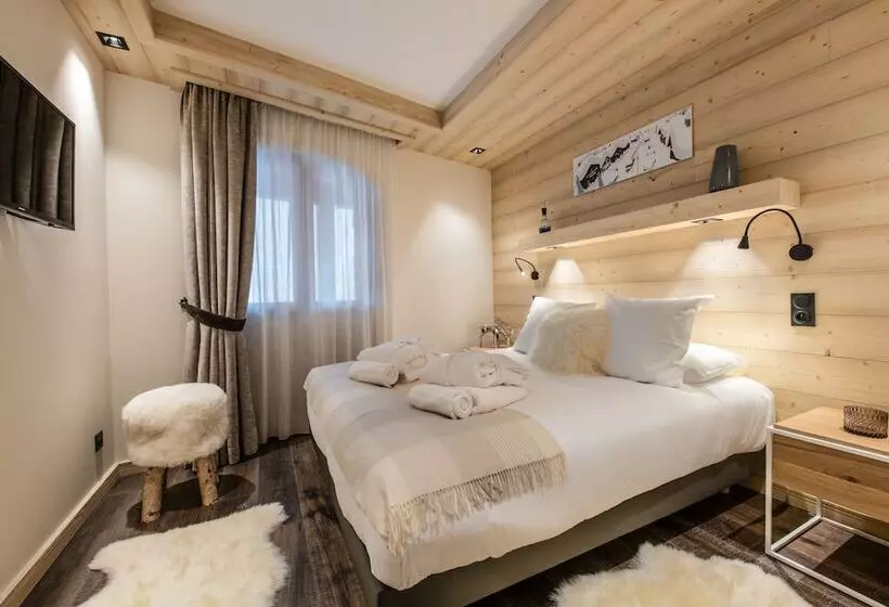 Manali Lodge  By Alpine Resorts