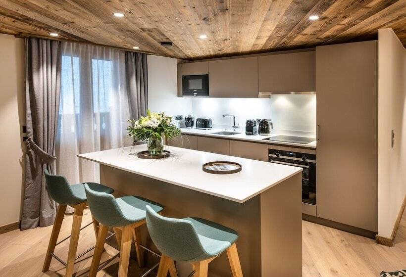 Manali Lodge  By Alpine Resorts