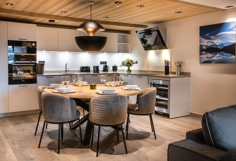 Manali Lodge  By Alpine Resorts