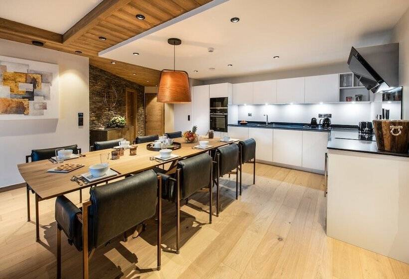 Manali Lodge  By Alpine Resorts