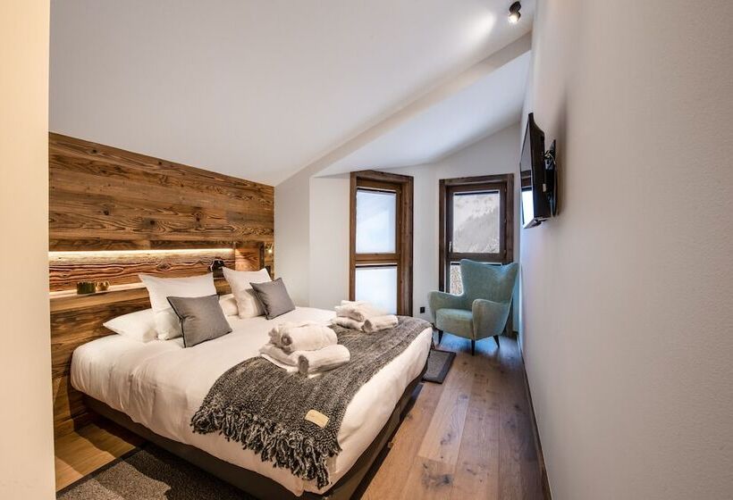 Manali Lodge  By Alpine Resorts