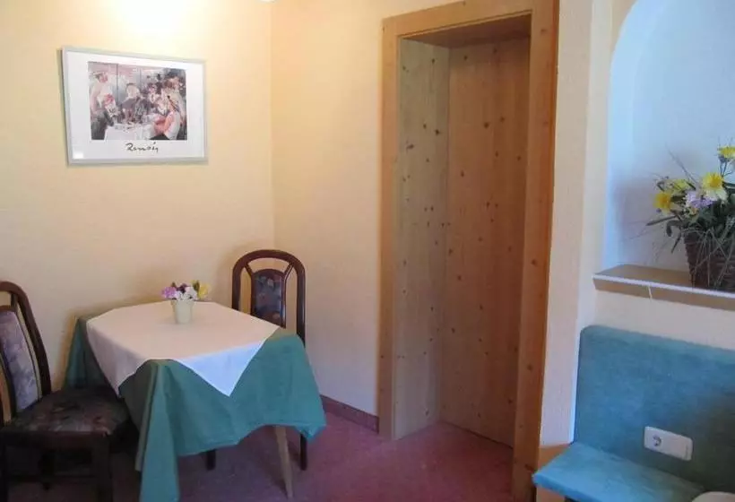 ベッドアンドブレックファースト Pension Steinbock