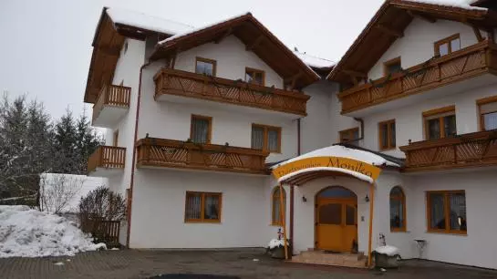 Bed and Breakfast Dorfpension Monika