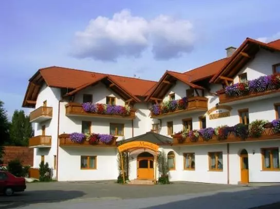 Bed and Breakfast Dorfpension Monika