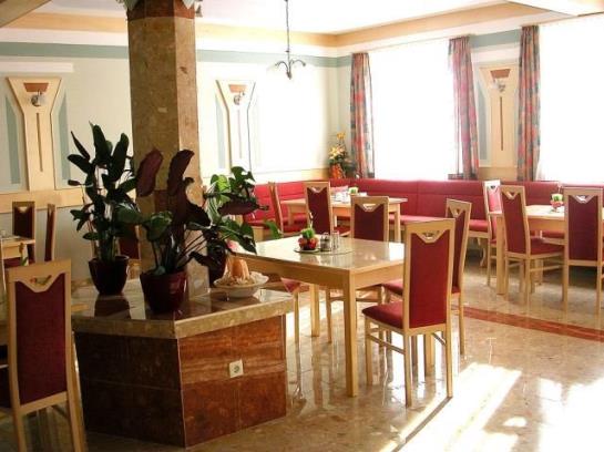 ベッドアンドブレックファースト Dorfpension Monika