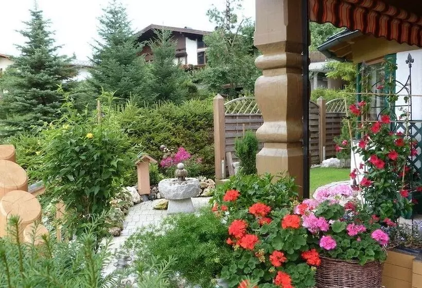 Пансион Gästehaus Auer