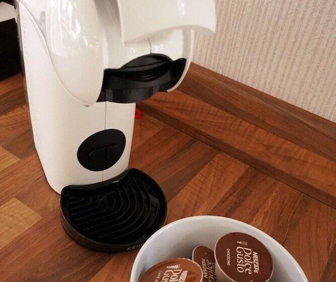 Отель Hollicarrs Long Lane Lodge