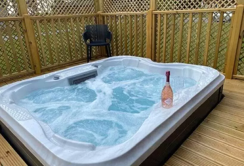 Hotelli Hollicarrs Long Lane Lodge