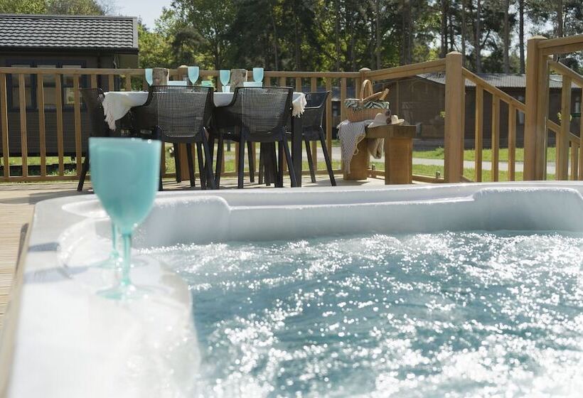 Отель Hollicarrs Long Lane Lodge