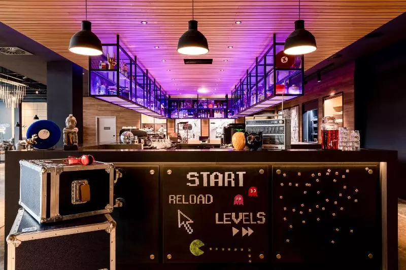هتل Moxy Glasgow Sec