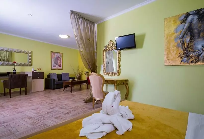 پانسیون Suite Room For 5