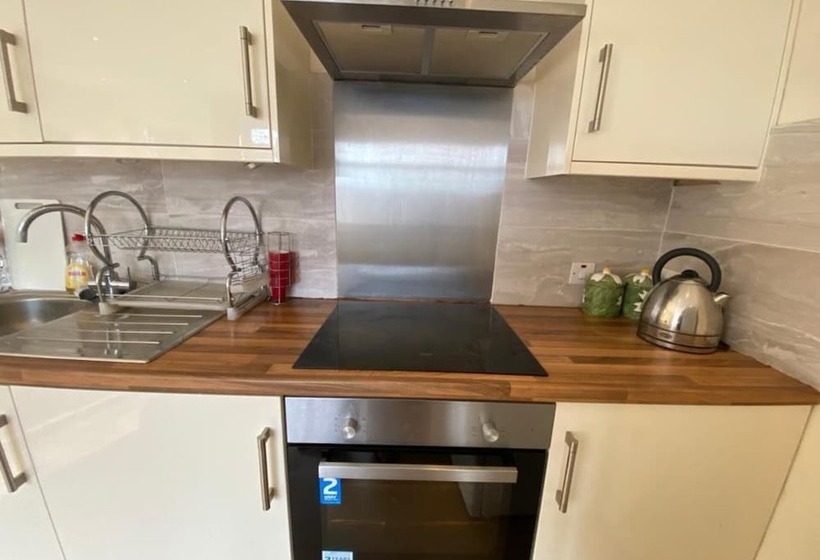 住所  1 Bed Unit 10 Minute Drive From Hellfire Caves