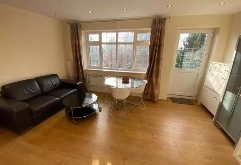 Residenssi 1 Bed Unit 10 Minute Drive From Hellfire Caves