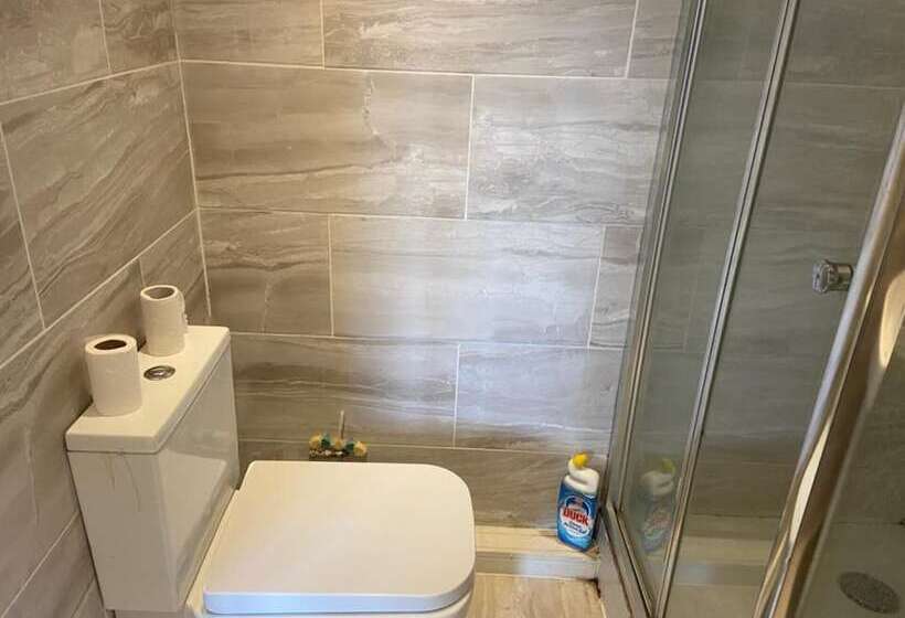 住所  1 Bed Unit 10 Minute Drive From Hellfire Caves