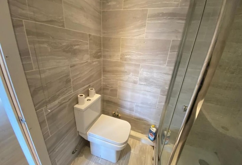 住所  1 Bed Unit 10 Minute Drive From Hellfire Caves