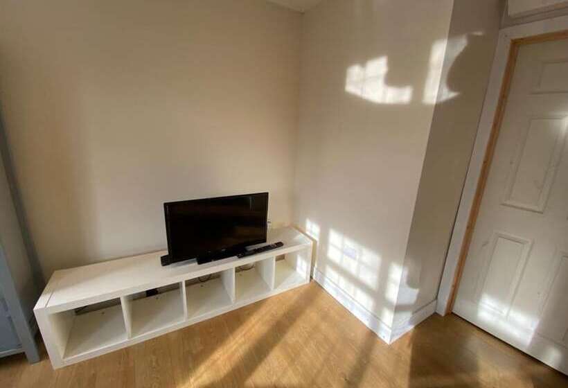 住所  1 Bed Unit 10 Minute Drive From Hellfire Caves