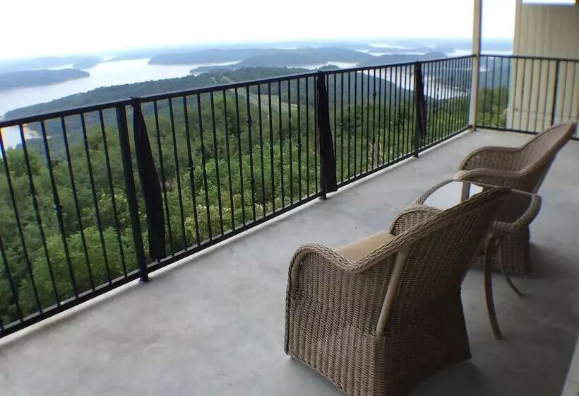 Hotelli Whitney Mountain Lodge