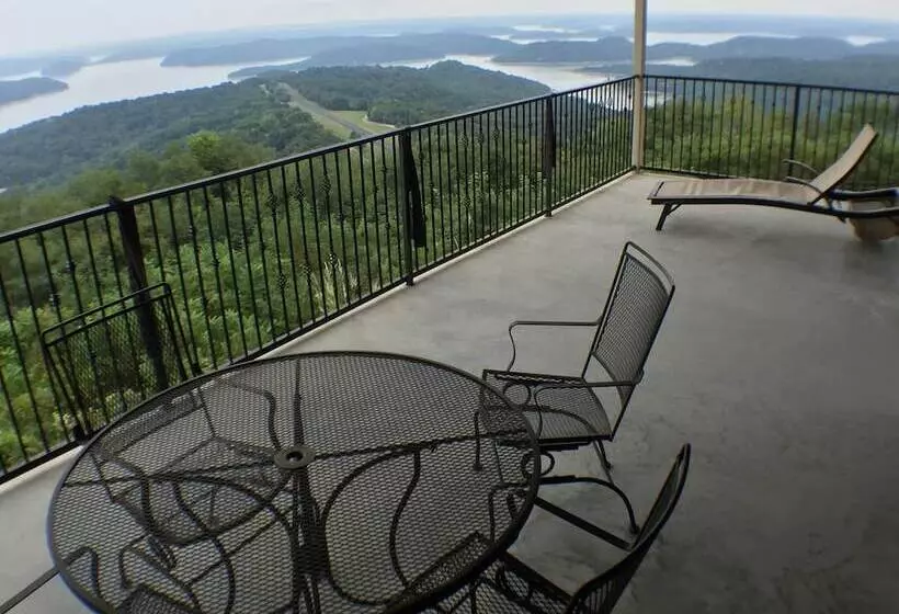 Hotelli Whitney Mountain Lodge