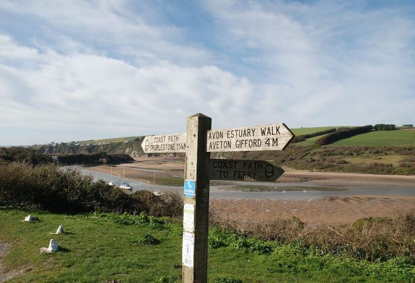 민박 Church House Inn