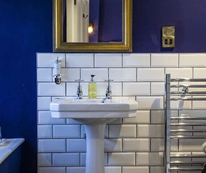 민박 Church House Inn