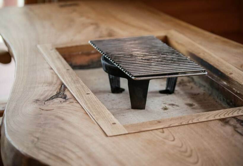 Izu House Luxury Log With Cozy Fireplace