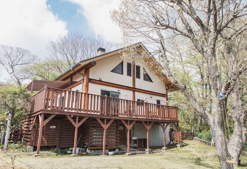 Izu House Luxury Log With Cozy Fireplace