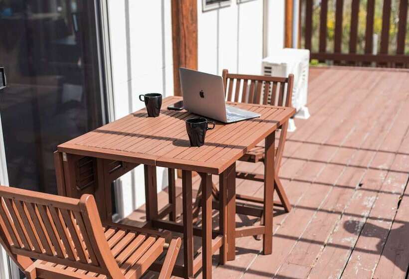 Izu House Luxury Log With Cozy Fireplace