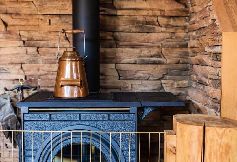 Izu House Luxury Log With Cozy Fireplace