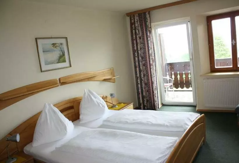 Bed and Breakfast Haus Rosenauer Zimmer & Ferienwohnungen