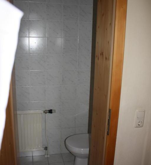 住宿加早餐  Haus Rosenauer Zimmer & Ferienwohnungen