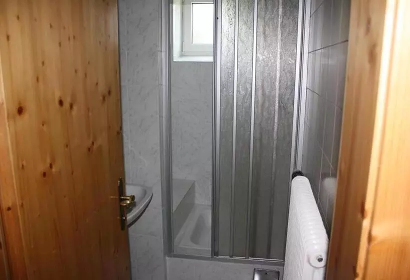 Bed and Breakfast Haus Rosenauer Zimmer & Ferienwohnungen