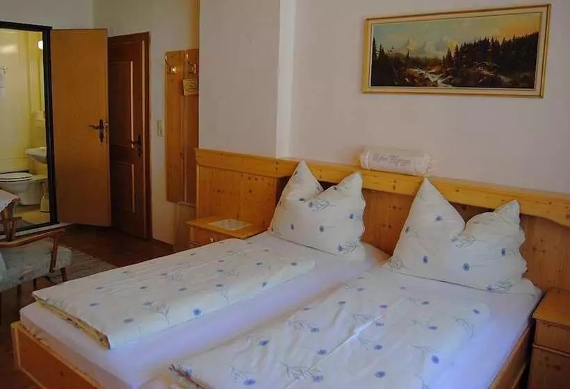 تختخواب و صبحانه Frühstückspension Kirchenwirt