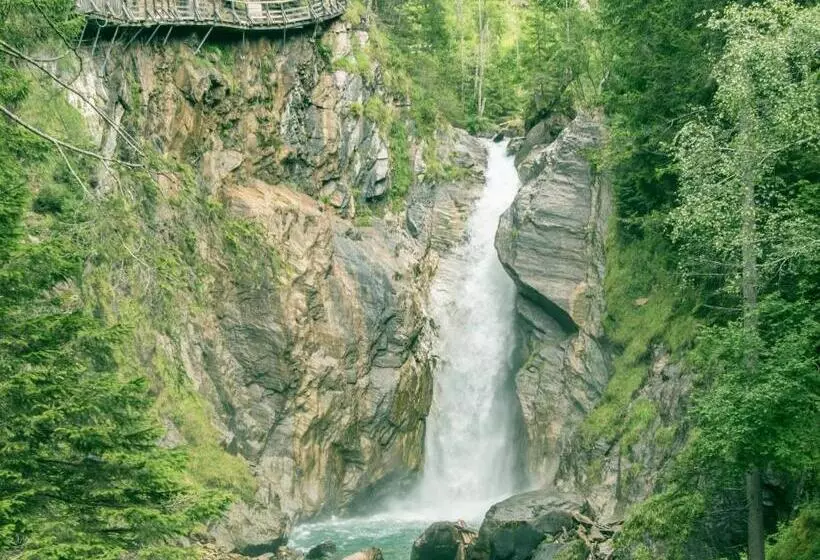 تختخواب و صبحانه Frühstückspension Kirchenwirt