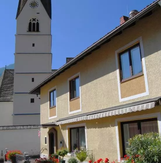 تختخواب و صبحانه Frühstückspension Kirchenwirt