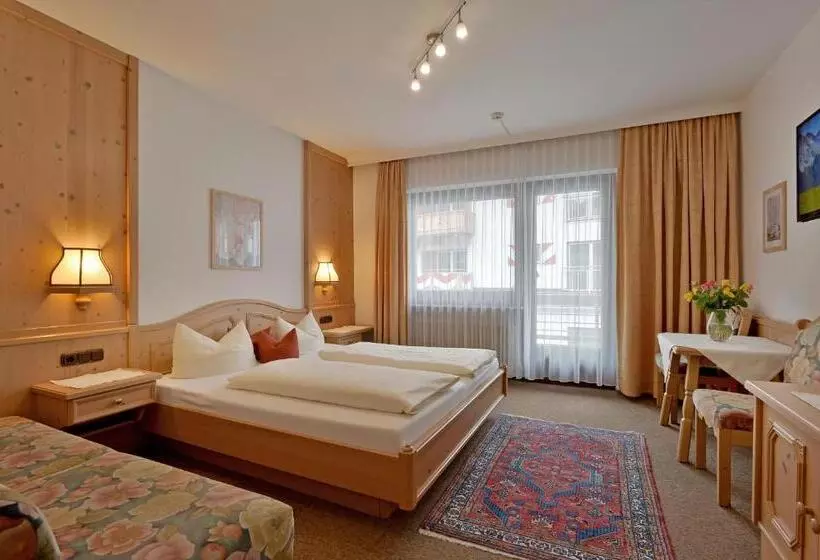 호텔 Garni Jennewein