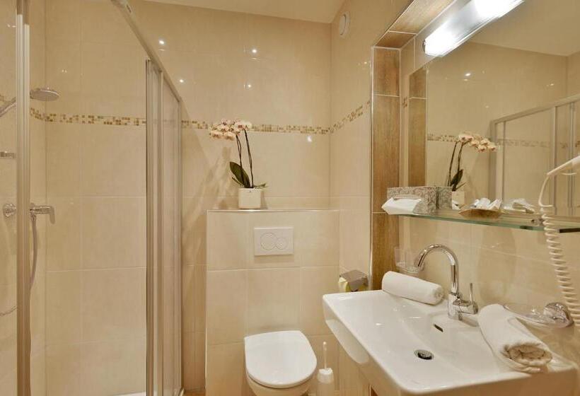 בית מלון כפרי Garni Jennewein