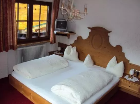 تختخواب و صبحانه Pension Fürstenhof
